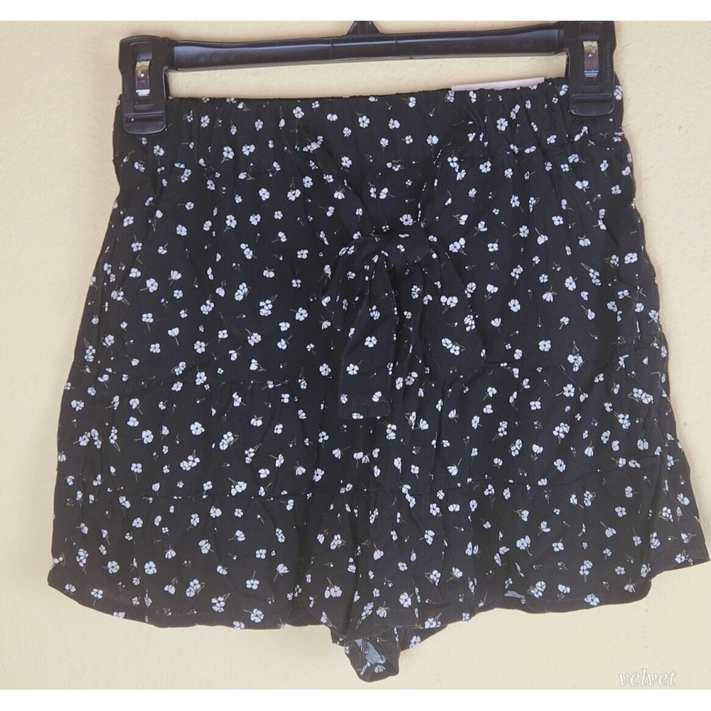 NWT SO Good Ruffled Hem Tiered Bow Pull On Shorts Floral Black Juniors Size XS
